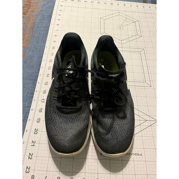 Men's Nike Running Shoes Size 9.5 Black - Picture 1 of 5